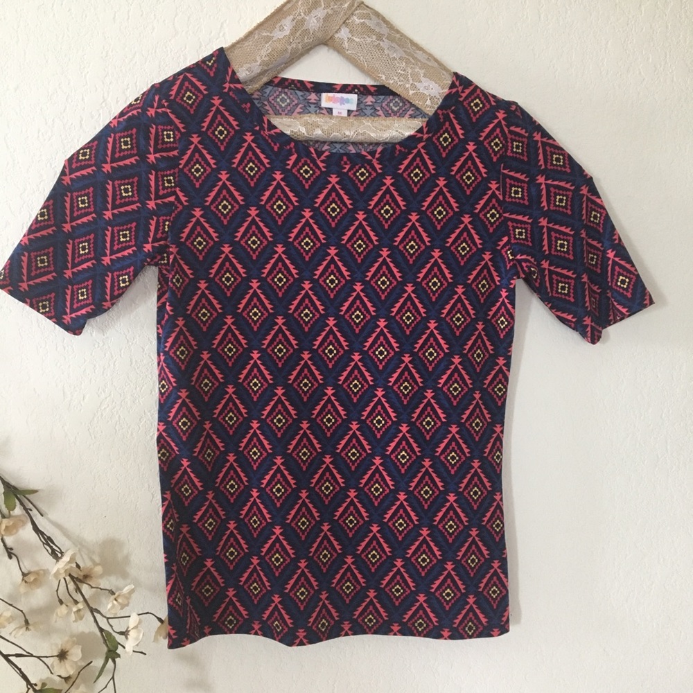 Lularoe Tee size med. multicolor